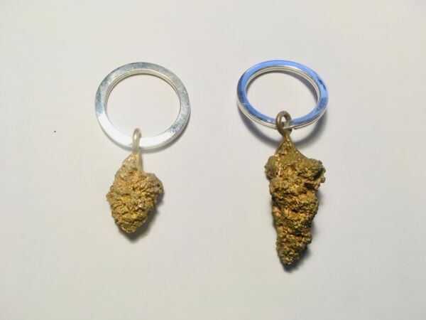 Fior di canapa (Bronzo) - Portachiavi o Pendente piccolo + 4 gr. - immagine 2
